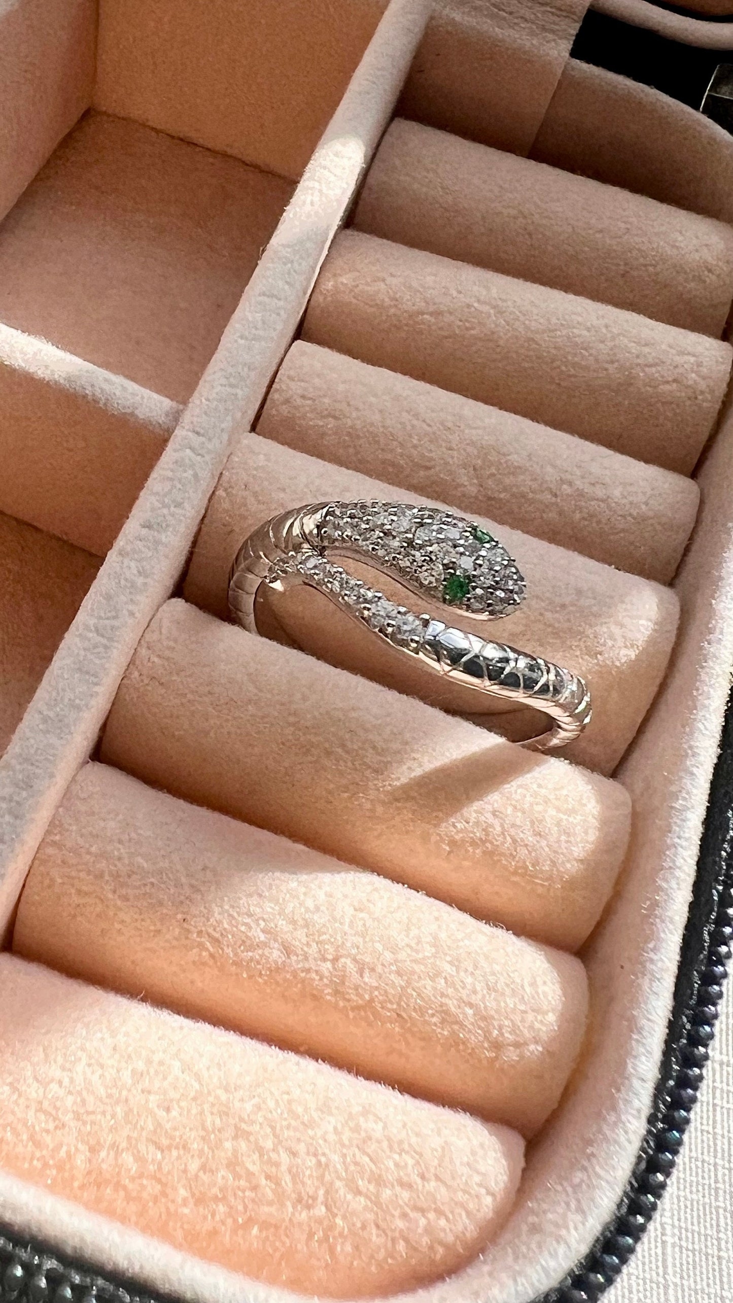 Silver ring , silver ring for women , silver snake ring , cubic zirconia ring , sterling silver snake ring, summer jewelry , emerald ring
