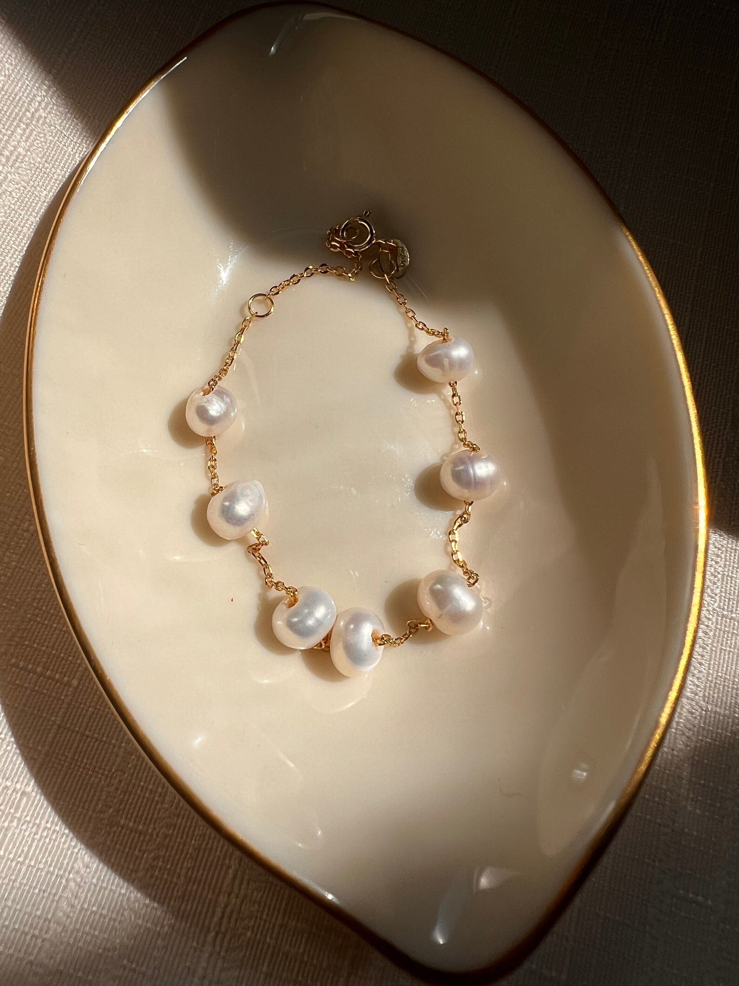 Pearl bracelet,dainty gold bracelet, pearl beaded bracelet, simple pearl bracelet, freshwater pearl bracelet, bridesmaid gift, wedding gift