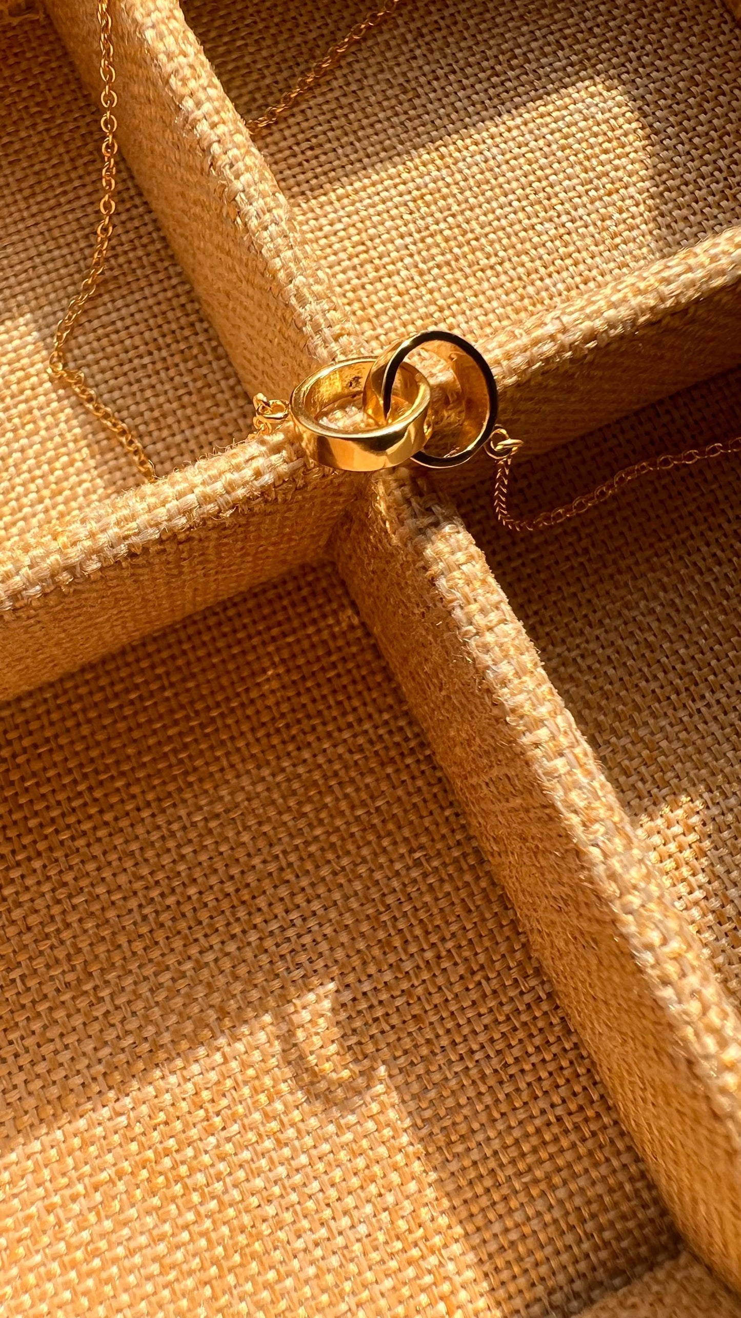 Double circle Necklace, Interlocking circle Necklace,Double Rings Necklace,Intertwined circle pendant necklace,Dainty jewelry,Gift for her