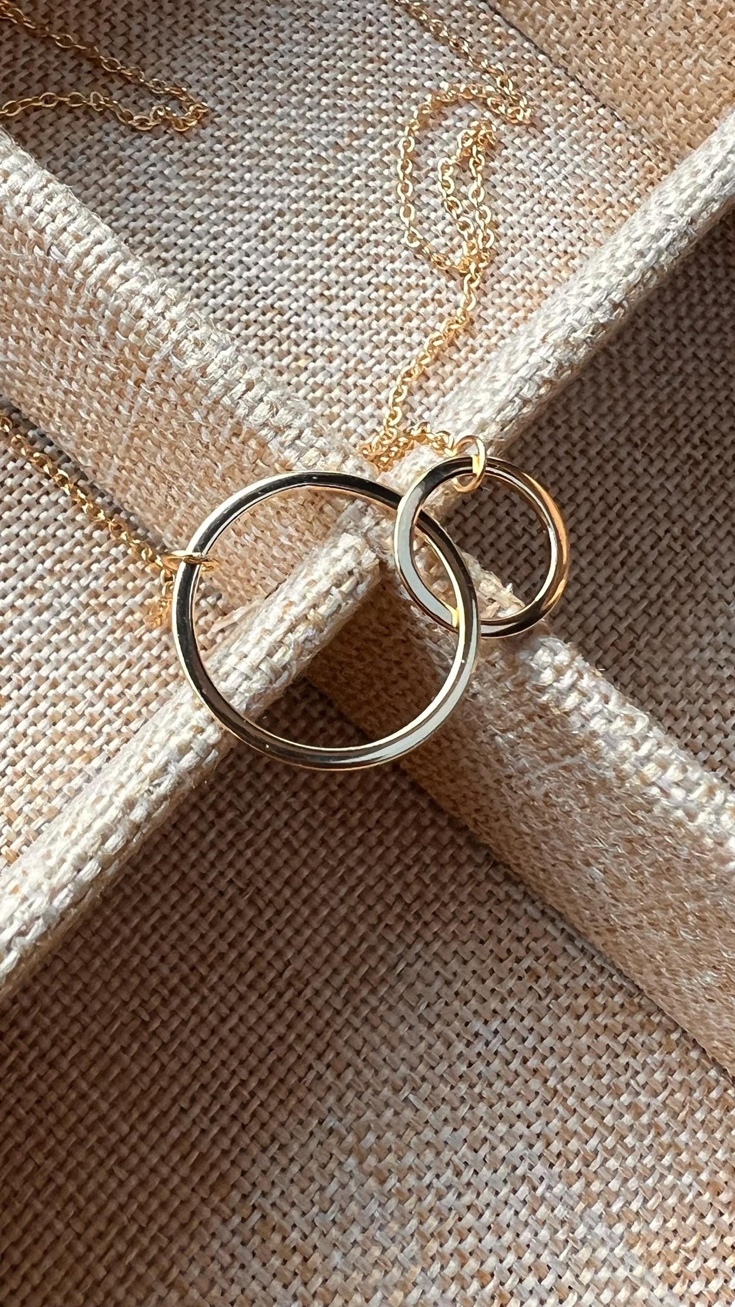 14K Gold Interlocking Circle Necklace: Sterling Silver Minimalist Pendant,Infinity Necklace,Friendship Jewelry