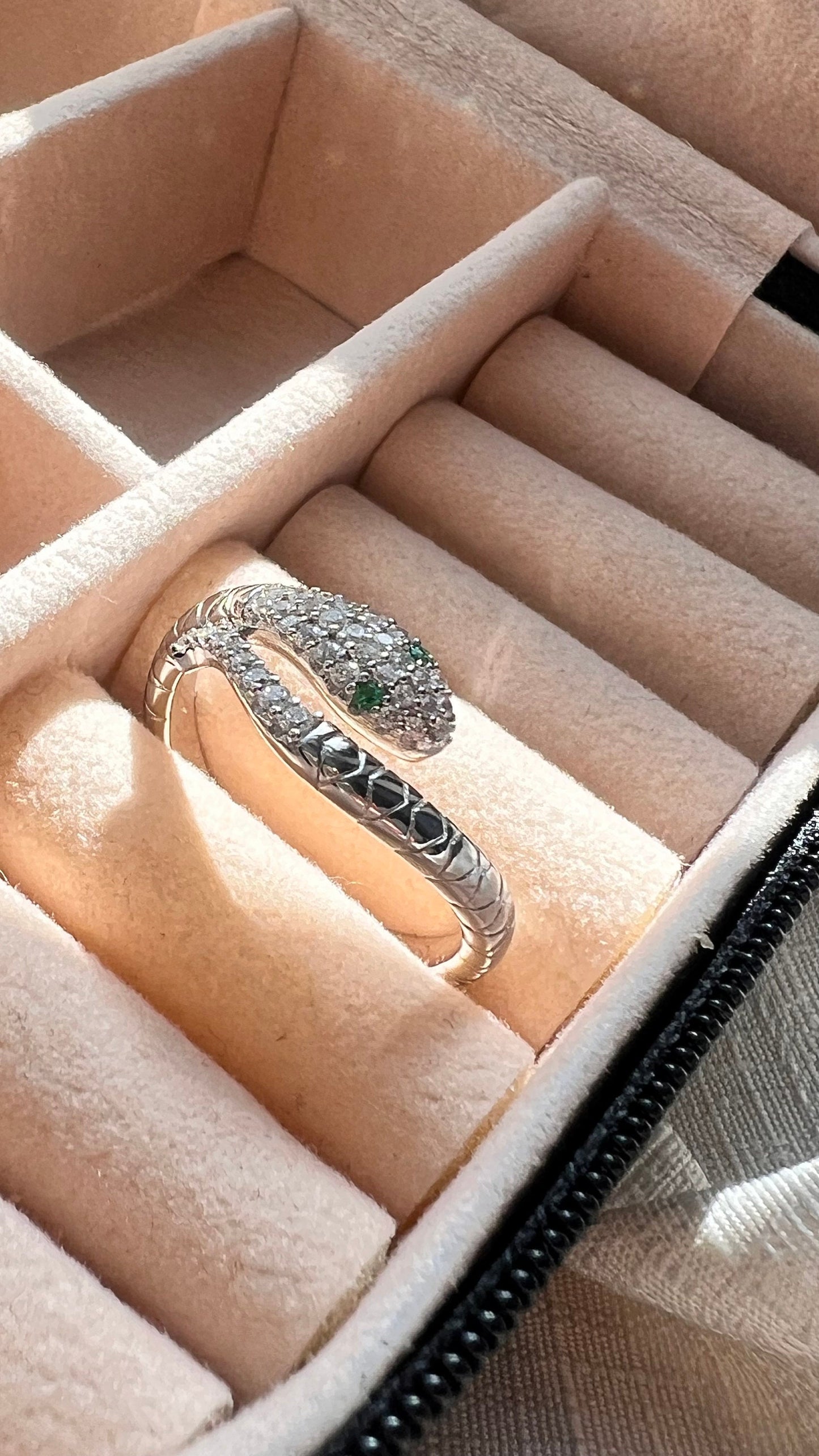 Silver ring  , silver ring for women , silver snake ring , cubic zirconia ring , sterling silver snake ring, summer jewelry , emerald ring