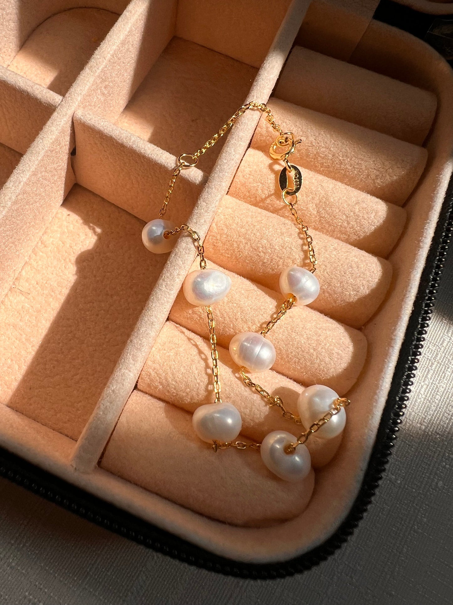 Pearl bracelet,dainty gold bracelet, pearl beaded bracelet, simple pearl bracelet, freshwater pearl bracelet, bridesmaid gift, wedding gift