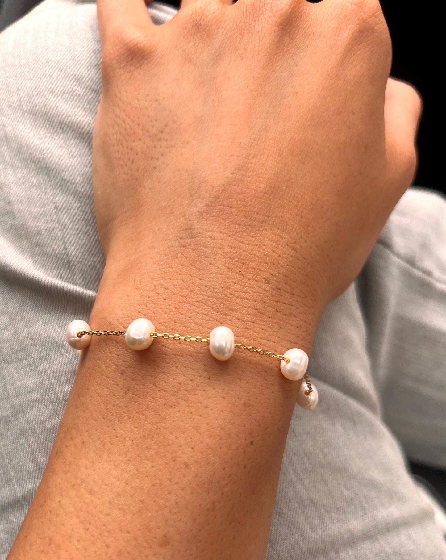 Pearl bracelet,dainty gold bracelet, pearl beaded bracelet, simple pearl bracelet, freshwater pearl bracelet, bridesmaid gift, wedding gift