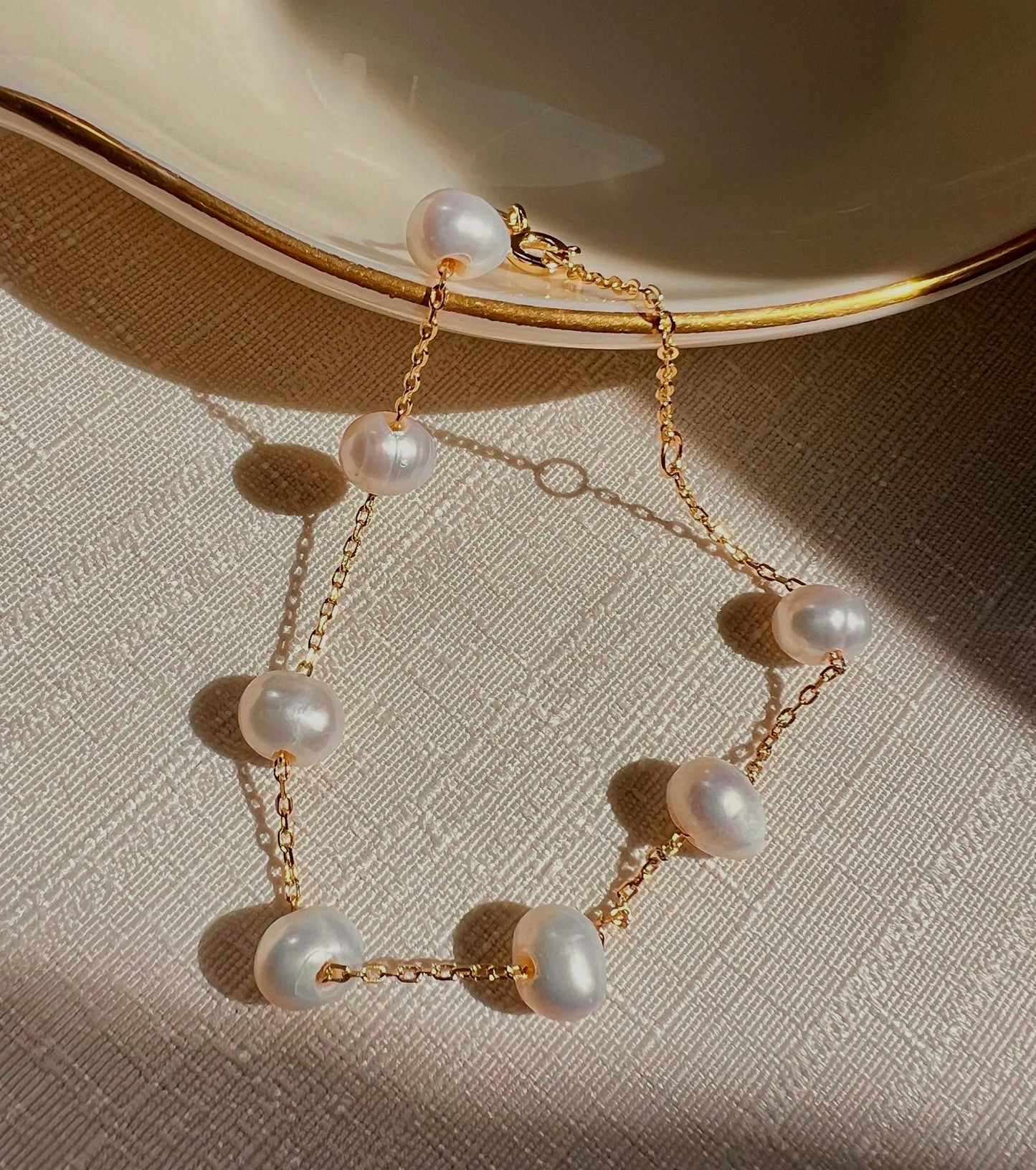 Pearl bracelet,dainty gold bracelet, pearl beaded bracelet, simple pearl bracelet, freshwater pearl bracelet, bridesmaid gift, wedding gift