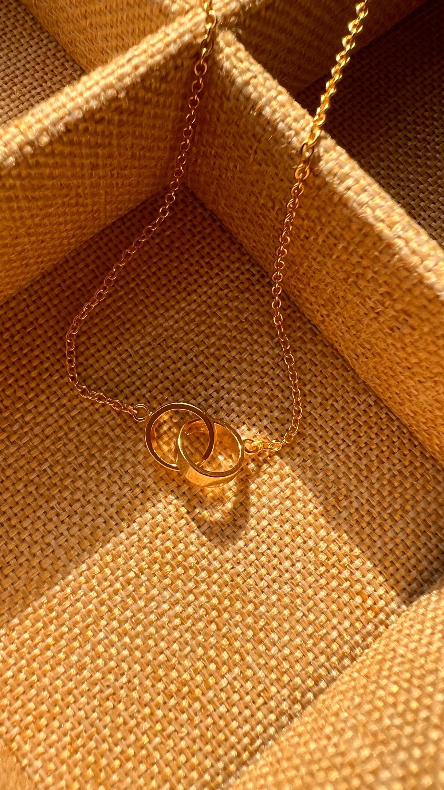 Double circle Necklace, Interlocking circle Necklace,Double Rings Necklace,Intertwined circle pendant necklace,Dainty jewelry,Gift for her