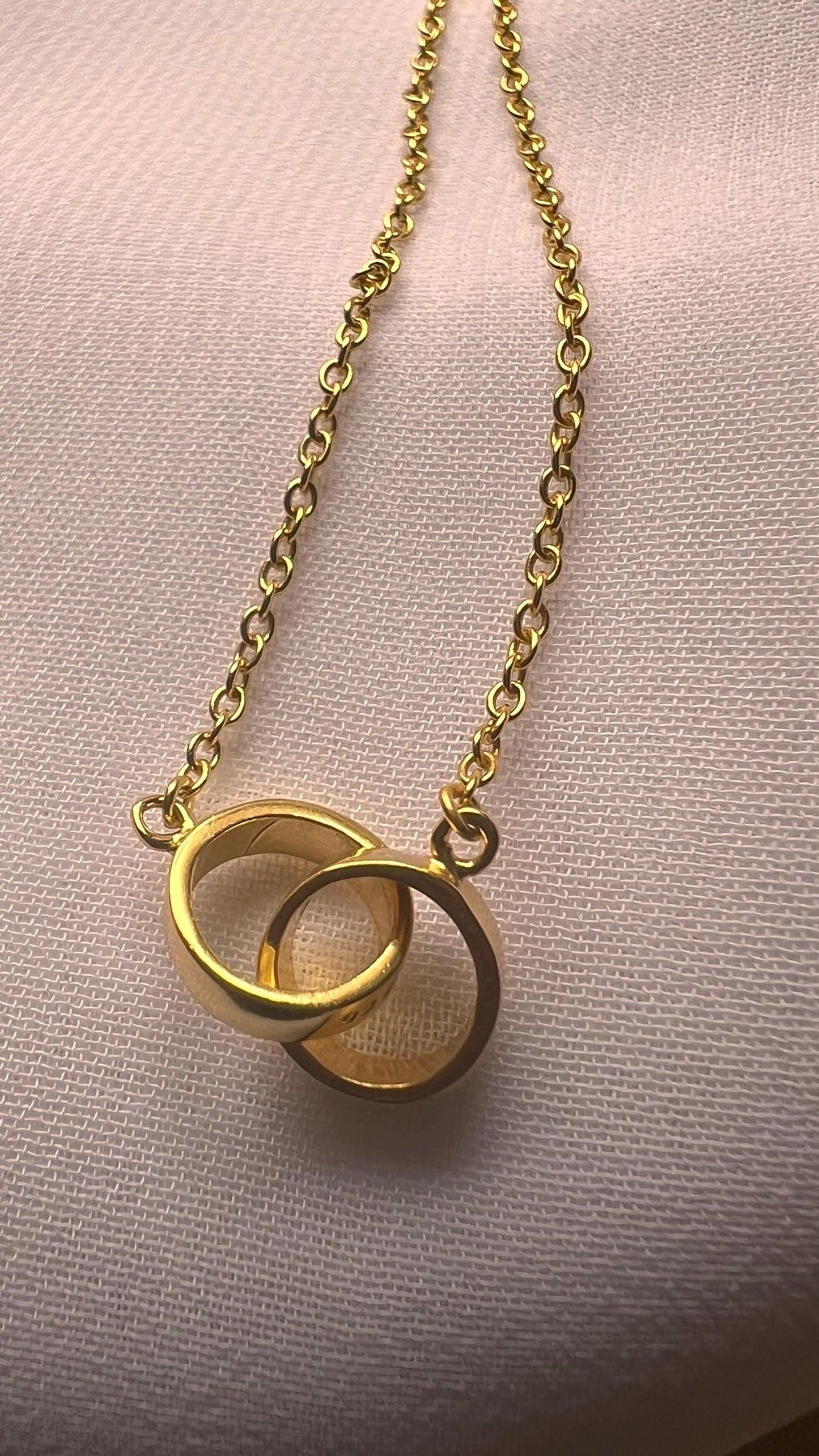 Double circle Necklace, Interlocking circle Necklace,Double Rings Necklace,Intertwined circle pendant necklace,Dainty jewelry,Gift for her