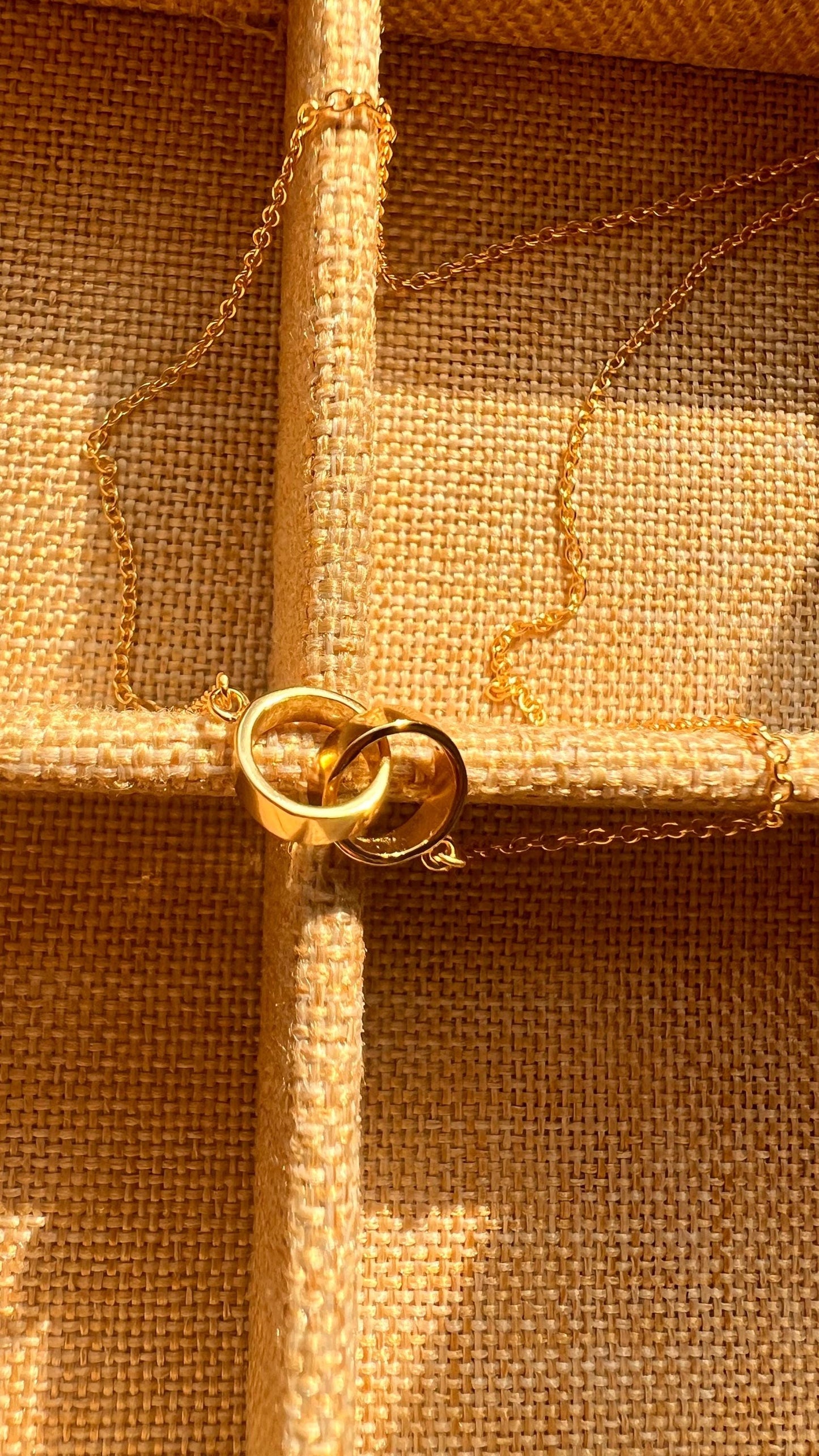 Double circle Necklace, Interlocking circle Necklace,Double Rings Necklace,Intertwined circle pendant necklace,Dainty jewelry,Gift for her