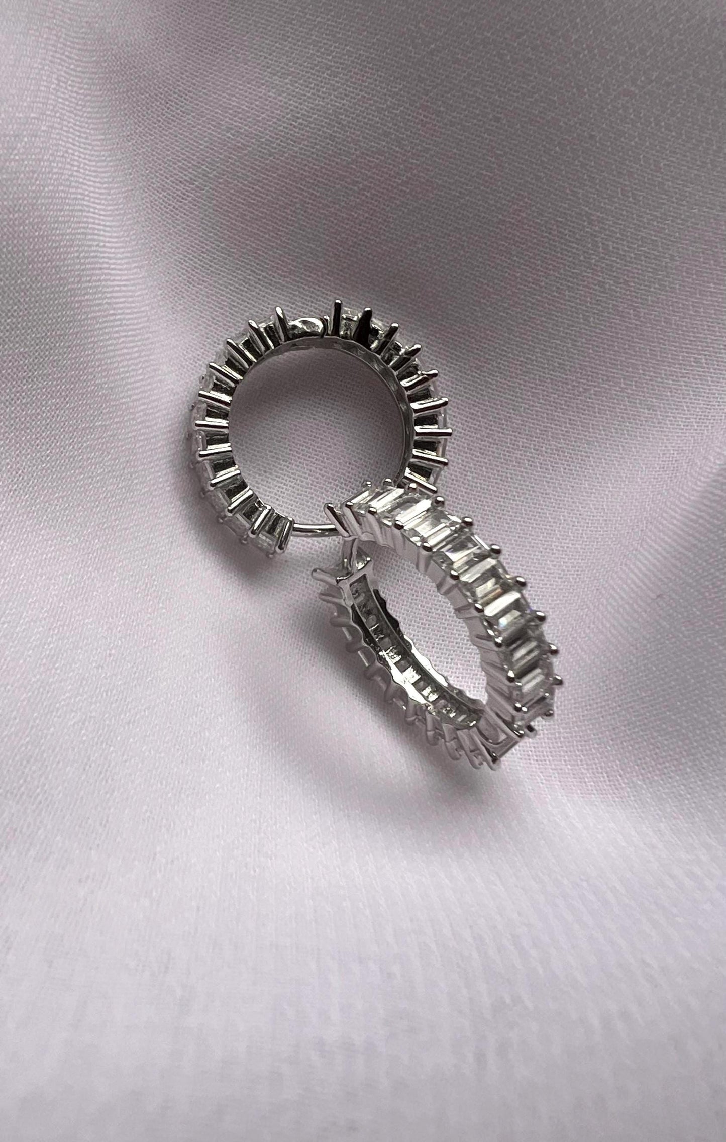 Silver Huggie earrings,CZ huggie earrings,CZ huggie Earrings silver,baguette mini hoop earrings,everyday silver earrings