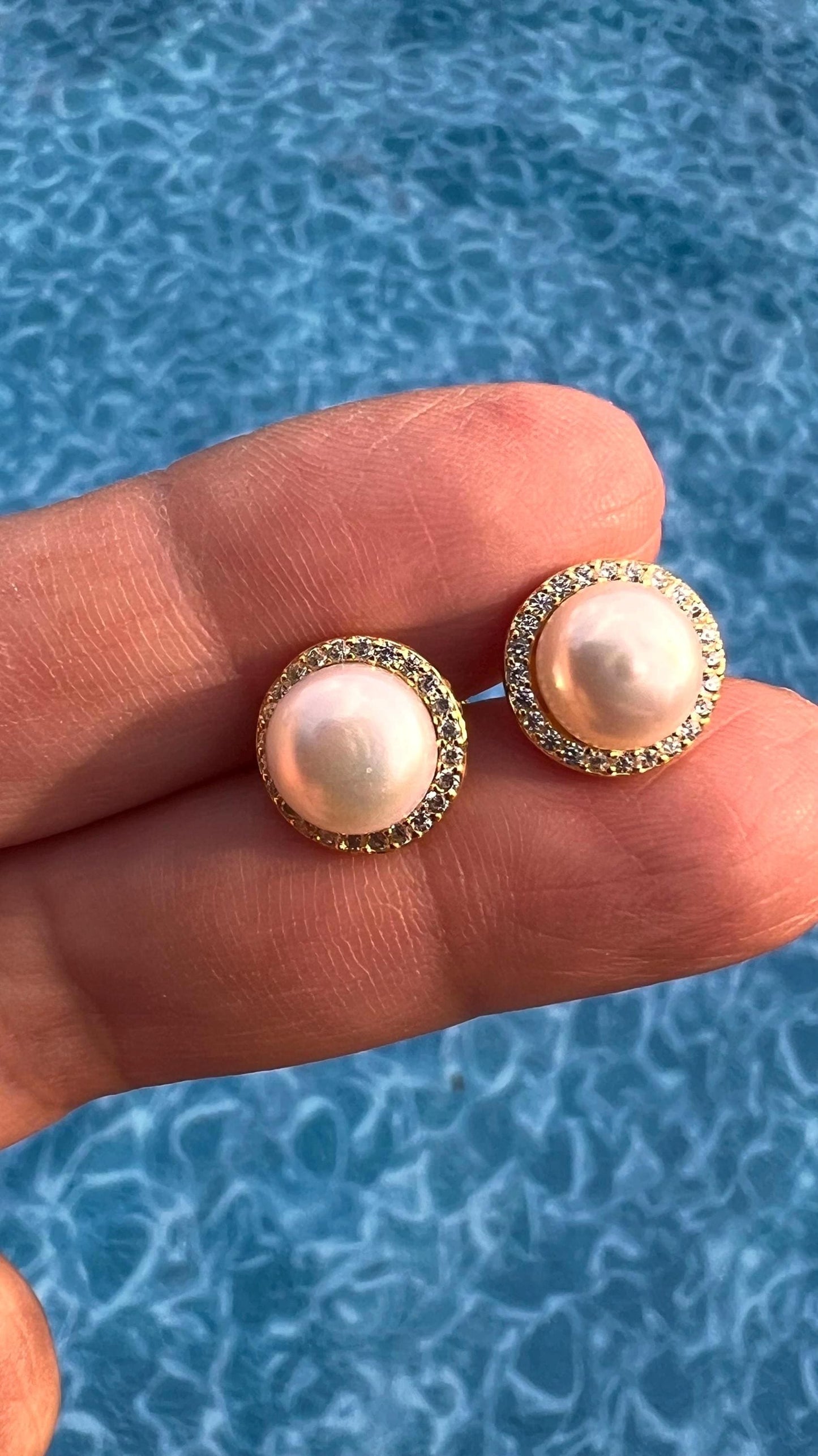 Pearl Stud Earrings,Gold Stud Earrings Classic Earrings Studs ,Bridesmaid gift bridal earrings wedding jewelry half round pearl studs