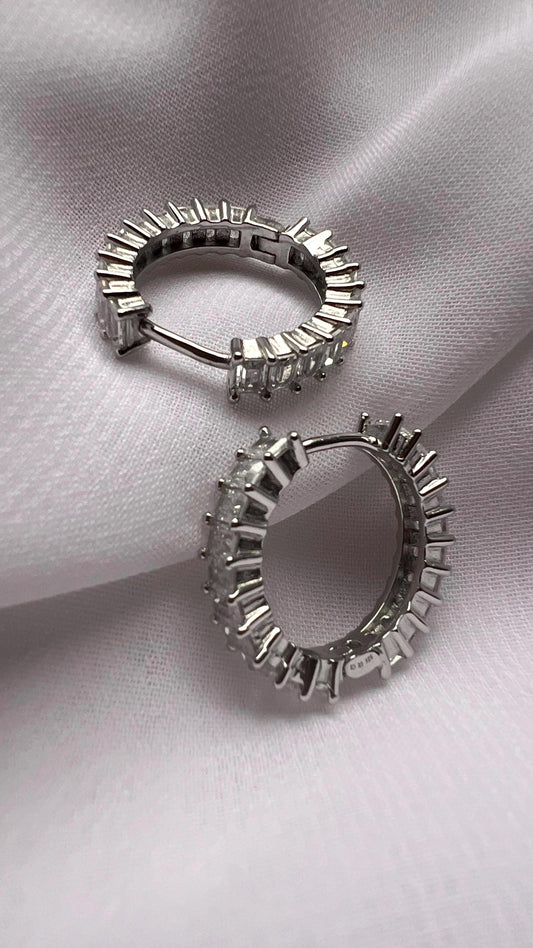 Silver Huggie earrings,CZ huggie earrings,CZ huggie Earrings silver,baguette mini hoop earrings,everyday silver earrings