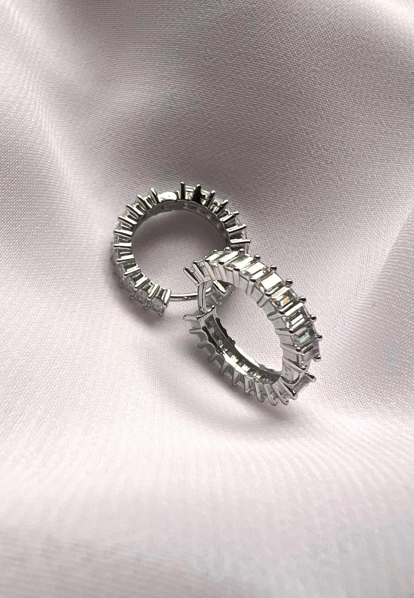 Silver Huggie earrings,CZ huggie earrings,CZ huggie Earrings silver,baguette mini hoop earrings,everyday silver earrings