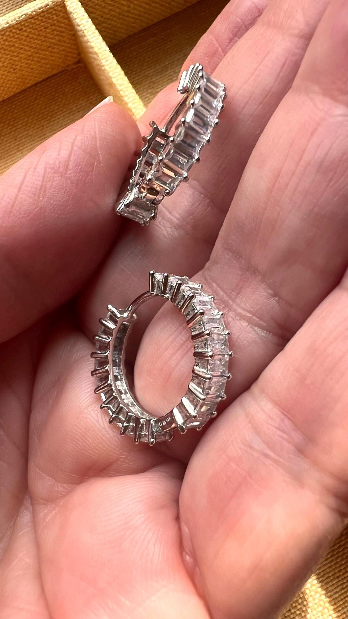 Silver Huggie earrings,CZ huggie earrings,CZ huggie Earrings silver,baguette mini hoop earrings,everyday silver earrings