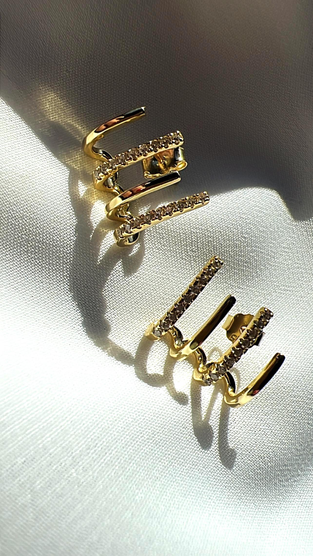 Triple thin claw stud earrings, three rows CZ small hook earrings, CZ huggies  triple caged stud earrings triple cuff earring conch piercing