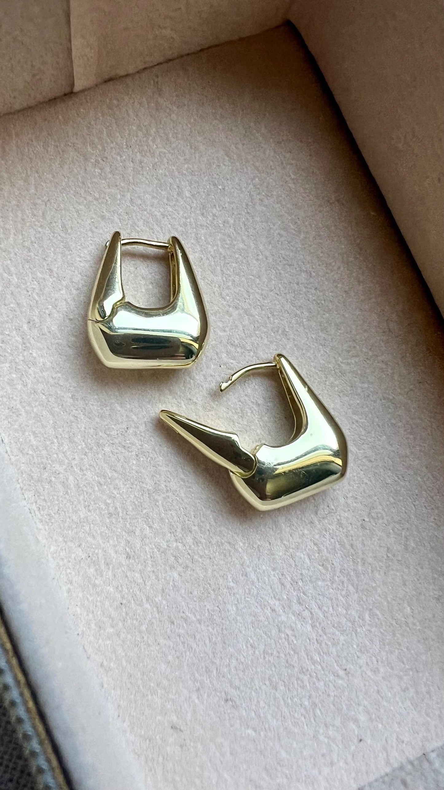 Chunky Mini Huggie Earrings,Bold Statement Jewelry,Trendy Earrings,Thick Small Huggie Earrings,Small thick hoop earrings,Chunky Earrings