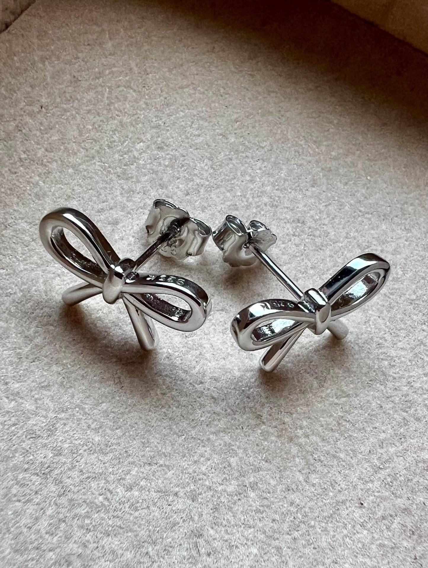 Gold-Plated Bow Stud Earrings: Elegant Minimalist Jewelry