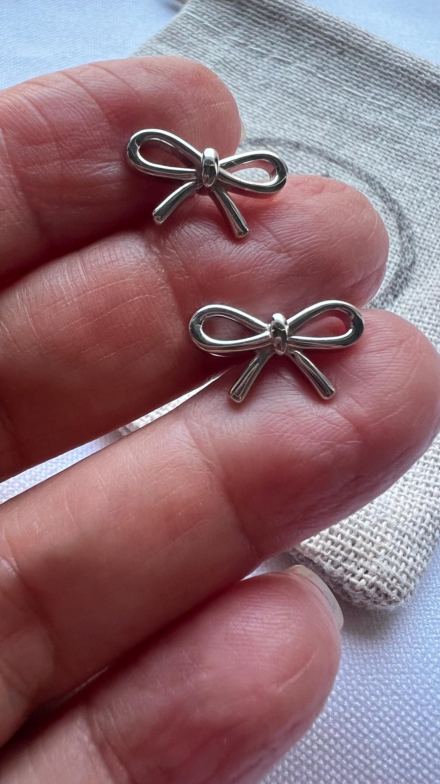 Gold-Plated Bow Stud Earrings: Elegant Minimalist Jewelry
