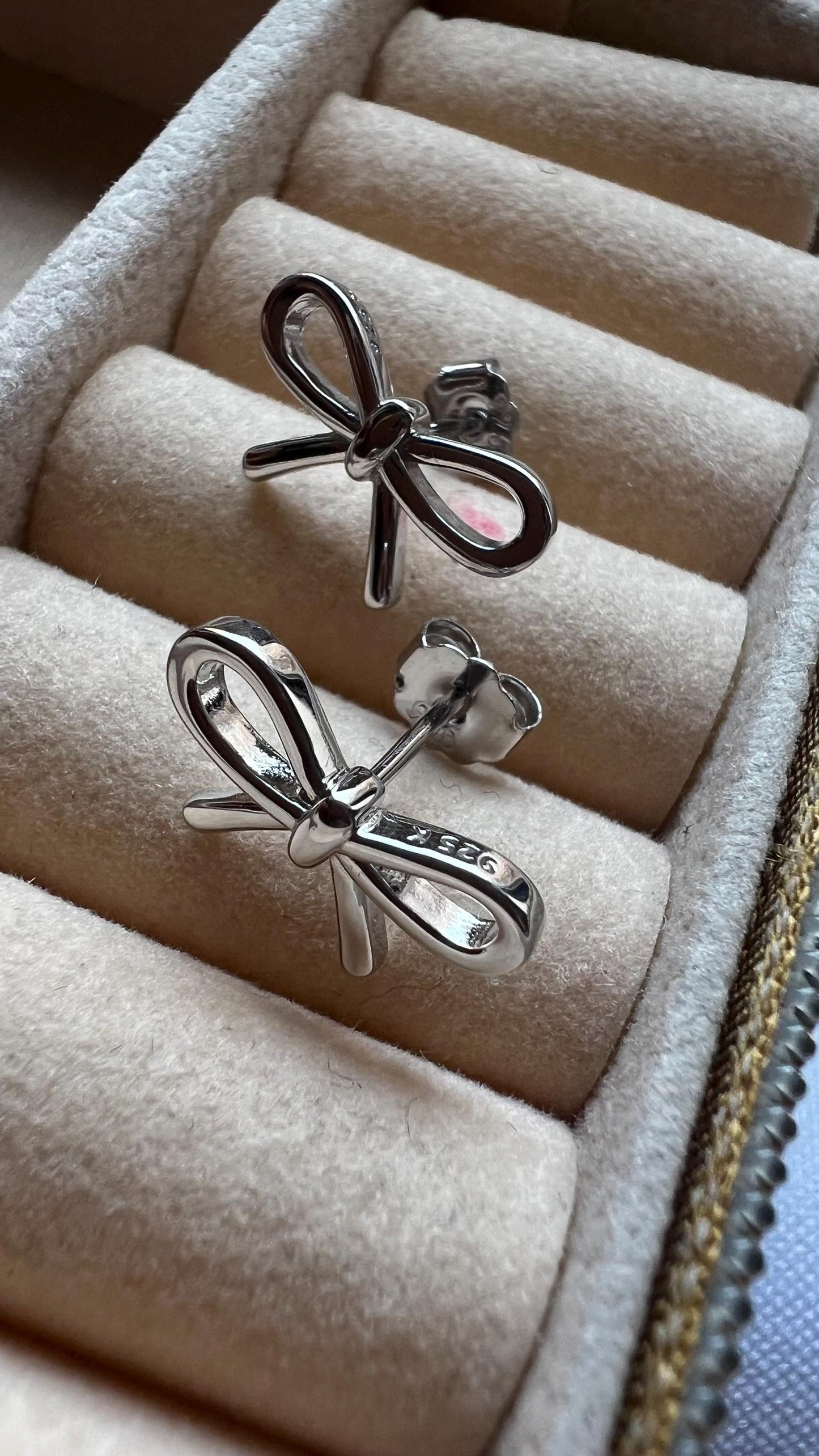 Gold-Plated Bow Stud Earrings: Elegant Minimalist Jewelry